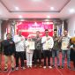 Foto bersama jajaran Komisioner KPU Kabupaten Pasuruan bersama Bawaslu dan LO kedua Paslon dalam Penyerahan Berita Acara  (Dok. Harianjatim.id)