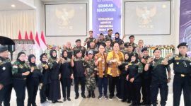 Wakil Menteri (Wamen) Perdagangan, Dr. Jerry Sambuaga melakukan diskusi seminar bersama para pelajar, di SLAPUR, Purwodadi, Pasuruan (Dok.Harianjatim.id)