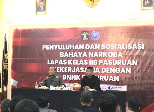 Ka.KPLP Kelas IIB Pasuruan, Taufiqul Hidayatullah, Bersama Ka. BNNK Pasuruan AKBP. Erlang Dwi Permata, saat gelar Sosialisasi Bahaya Narkoba (foto: ist)
