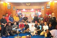 Kebersamaan Humas Polres Pasuruan dan Awak Media, dalam menggelar Tasyakuran HUT Humas Polri ke-73   (Dok. Harianjatim.id)