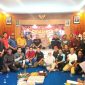 Kebersamaan Humas Polres Pasuruan dan Awak Media, dalam menggelar Tasyakuran HUT Humas Polri ke-73   (Dok. Harianjatim.id)