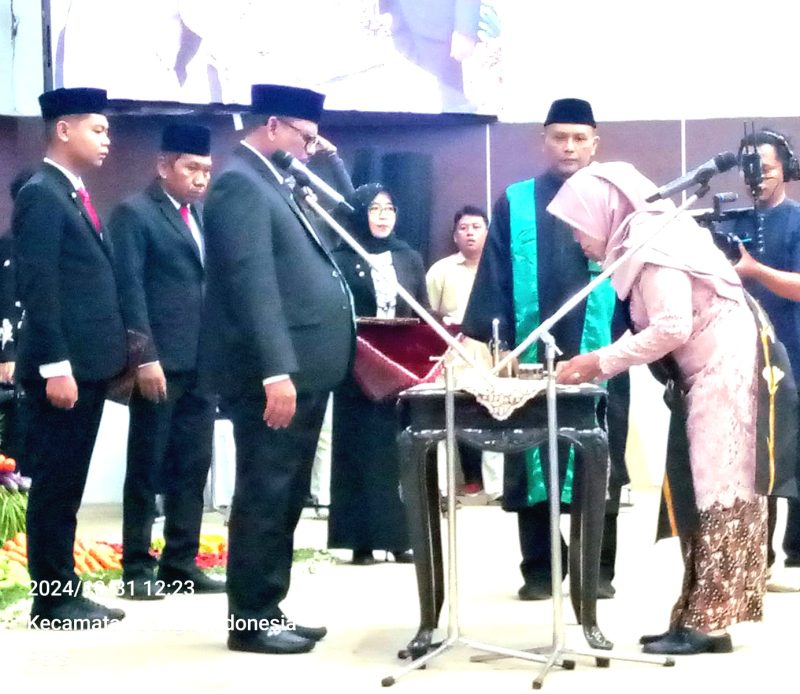 Ketua DPRD Kabupaten Pasuruan, Syamsul Hidayat,  Melantik dua anggota PAW DPRD  Kabupaten Pasuruan masa keanggotaan 2024-2029 adalah Febri Irawan Darwis dan Nur Laila.