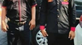 Ketua DPD LSM Penjara Indonesia, Jawa Timur, Zainul Abidin bersama anggotanya, saat diwawancarai oleh awak media.  (Dok. Harianjatim.id))