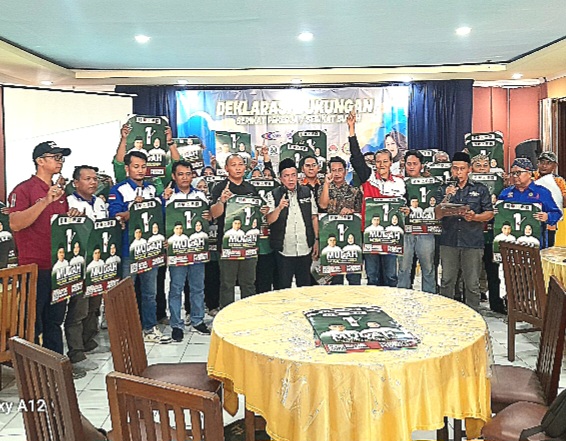 Deklarasi Serikat Buruh Se-Kabupaten Pasuruan, Nyatakan Dukungannya ke Gus Mujib-Neng Wardah, di Rumah Makan Nikmat Rasa, Kraton.  (Dok.Harianjatim.id)