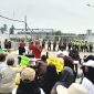 Suasana aksi demo warga Dusun Kedamaian Desa Kepulungan, Kecamatan Gempol, Kabupaten Pasuruan, di depan PT. Cargil Indonesia  (Dok. Harianjatim.id)