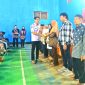 Panitia PTSL Desa Manjung bersama BPN Kabupaten Magetan, saat bagikan Sertipikat Massal  (Dok. Harianjatim.id)