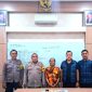 Tb (53 tahun) saat diamankan di Mapolsek Prigen, Pasuruan. (Foto : ist)