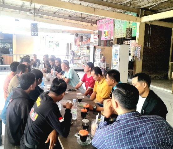 Rapat koordinasi anggota AJPB, yang digelar di Sentra Bordil Bang Kodir, Kecamatan Bangil, Pasuruan. (Dok.Harianjatim.id)
