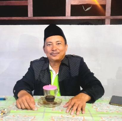 Akhmad Soleh SH.MH, saat berikan tanggapan terkait Polemik antara Madin dan Yayasan Irsyadul Mubtadiin  (Dok.Harianjatim.id)