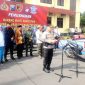 Kapolres Pasuruan, AKBP. Teddy Chandra, saat berikan sambutan dalam pemusnahan BB Narkoba, Miras dan Knalpot brong di halaman Polres Pasuruan  (Dok.Harianjatim.id)