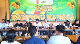 LPKSM SAKERA Pasuruan, Saat gelar Konferensi Pers, Wisata Kampung Mangga, Desa Oro-oro Ombo Kulon, Kecamatan Rembang, Kabupaten Pasuruan (Dok.Harianjatim.id)