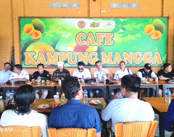 LPKSM SAKERA Pasuruan, Saat gelar Konferensi Pers, Wisata Kampung Mangga, Desa Oro-oro Ombo Kulon, Kecamatan Rembang, Kabupaten Pasuruan (Dok.Harianjatim.id)