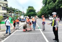 Peninggian Pita Kejut, di Jalan Raya Kalitengah, Pandaan, kolaborasi Dinas Perhubungan bersama Polres Pasuruan   (foto: ist)
