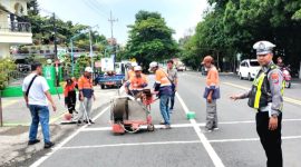 Peninggian Pita Kejut, di Jalan Raya Kalitengah, Pandaan, kolaborasi Dinas Perhubungan bersama Polres Pasuruan   (foto: ist)