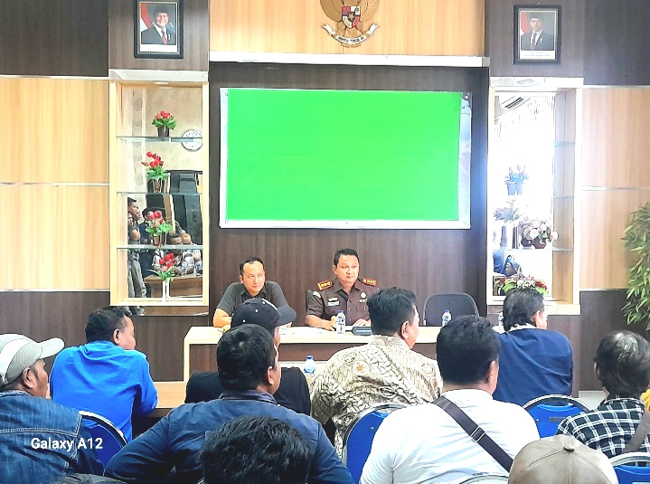 Sejumlah Aktivis atau NGO saat Audensi bersama Kepala Kejaksaan Negeri Kabupaten Pasuruan, Teguh Ananto  (Dok, Harianjatim.id)
