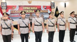 AKBP Jazuli Dani Iriawan, memimpin upacara serah terima jabatan (sertijab) pejabat utama Polres Pasuruan (foto :ist)