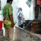Hakim faqihna fiddin, SH., MH didampingi Kasi Kesra saat lakukan Peninjauan Setempat (PS), di Desa Sengonagung, Kecamatan Purwosari  (Dok. Harianjatim.id)