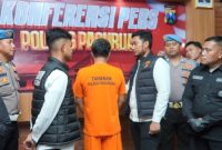 MK (43 tahun) Pelaku Kasus Penganiayaan hingga meninggal, saat dimintai keterangan dalam Konferensi Pers di Polres Pasuruan (foto : ist)