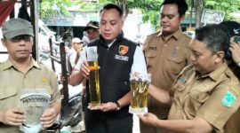 Unit II Ekonomi Polres Pasuruan bersama Disperindag Kabupaten Pasuruan saat sidak di beberapa Pasar (foto: ist)