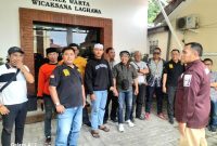 Sejumlah Aktinis atau NGO berkumpul di Balai Warta Polres Pasuruan saat menggelar audensi (Dok.Harianjatim.id)
