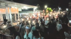Warga Dusun Kemlandingan, Desa Wedoro sangat antusias saat mengikuti Pawai Obor dan Takbir keliling  (Dok. Harianjatim.id)