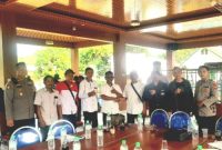 Foto Bareng, setelah Polemik antara Mantri Pasar dan Kades Trewung berakhir Damai (Dok. Harianjatim.id)