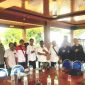 Foto Bareng, setelah Polemik antara Mantri Pasar dan Kades Trewung berakhir Damai (Dok. Harianjatim.id)