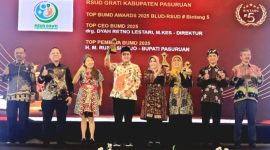 Bupati Pasuruan, Mas Rusdi bersama Direktur Direktur RSUD Grati Drg. Dyah Retno Lestari saat terima penghargaan TOP BUMD Awards 2025, di Dian Ballroom Hotel Raffles Jakarta  (foto: ist))