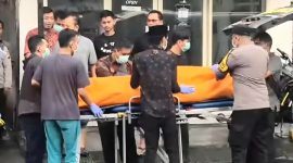 Jenazah korban Yulina Kuslidiawati (25), warga Desa Lumbangrejo, Kecamatan Prigen,  saat dievakuasi Polisi (Dok.Harianjatim.id)