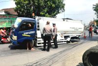 Aipda. Uzank bersama anggota Pos Lantas Beji, saat datang ke TKP di Jl. Cumi-cumi gang Masjid ,Kelurahan Glanggang, Kecamatan Beji Kabupaten Pasuruan (Dok. Harianjatim.id)
