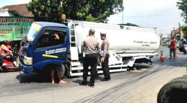 Aipda. Uzank bersama anggota Pos Lantas Beji, saat datang ke TKP di Jl. Cumi-cumi gang Masjid ,Kelurahan Glanggang, Kecamatan Beji Kabupaten Pasuruan (Dok. Harianjatim.id)
