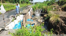 Salah satu titik di sepanjang jalan tersebut, yang rawan longsor bila tak kunjung ada perbaikan dari Pemerintah  (Dok. Harianjatim.id)