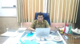 Plt. Dinas Bina Marga dan Bina Konstruksi Kabupaten Pasuruan, Eko B.W, saat dikonfirmasi di ruang kerjanya (Dok. Harianjatim.id)