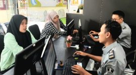 Suasana saat Cuti Bersama  Rutan Kelas II B Bangil, tetap antusias berikan Pelayanan Kunjungan  (foto :ist)
