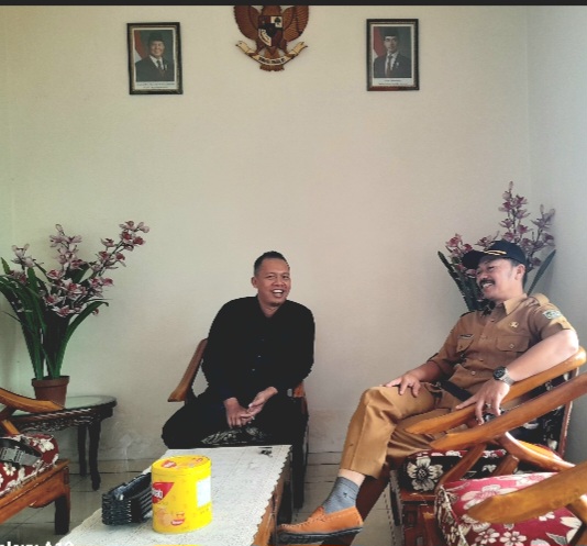 Ketua DPD Jatim LSM Penjara Indonesia Zainul Abidin dan Kades Wonosari Kecamatan Tutur Saat Koordinasi (Dok. Harianjatim.id)