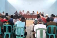 Audensi dengar jawaban Kepela Desa Puspo yang dilaksanakan di di Aula Kantor Desa, berakhir dengan tuntutan agar Kepela Desa Puspo Mundur dari jabatannya (Dok. Harianjatim.id)