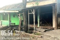 Salah satu bangunan liar yang masih membangun, di depan SPBU Winongan, tidak ada penindakan sama sekali dari SDA/TR Kabupaten Pasuruan (Dok. Harianjatim.id)