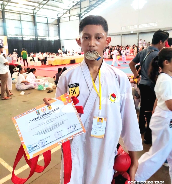 Muhamad Faris Daffa, siswa SMPN 9 Balongpanggang, Gresik, torehkan Prestasi melalui seni beladiri (Dok. Harianjatim.id)