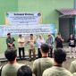 Tim Dinas Peternakan Kabupaten Pasuruan foto bareng bersama juru sembelih  (Dok. Harianjatim.id)