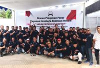 Sesi foto bersama anggota YLBH Sarana Keadilan Rakyat dalam pertemuan rutin bulanan (Dok. Harianjatim.id)