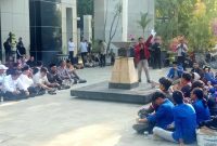 Gabungan Mahasiswa Gelar Aksi Damai di halaman DPRD Kabupaten Pasuruan (Dok. Harianjatim.id)