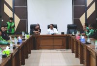 Ketua DPRD Kabupaten Pasuruan, Samsul Hidayat Terima langsung saat Driver Online sampaikan aspirasinya (Dok. Harianjatim.id)