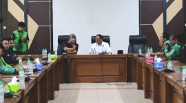 Ketua DPRD Kabupaten Pasuruan, Samsul Hidayat Terima langsung saat Driver Online sampaikan aspirasinya (Dok. Harianjatim.id)