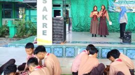 Suasana proses belajar mengajar di Aula SMPN 1 Krembung (foto : ist )