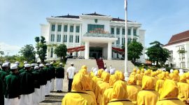 Suasana Apel Upacara Bendera dalam Peringatan Hari Santri Nasional 2025, di halaman Kantor Bupati dan Wakil Bupati Kabupaten Pasuruan (Dok.  Harianjatim.id)