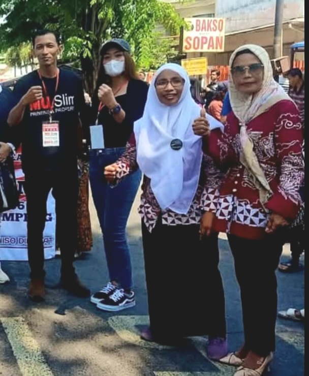 Ketua Panitia Wahyu Nugroho bersama team Bangil Carnival Akbar 2023 (foto ist)