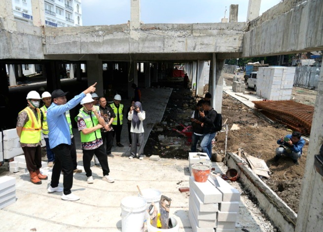 Sidak Bupati Sidoarjo, Subandi ke sejumlah mega proyek revitalisasi di Alun-alun Sidoarjo dan Double Deck RSUD R.T (foto : ist)