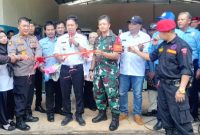 Camat Purwodadi, M. Sugiarto bersama jajaran Forkopimca dan Progrib Jatim saat Gunting Pita dalam peresmian SPPG 02 Gajahrejo, Purwodadi (Dok. Harianjatim.id)