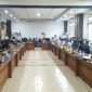 Suasana di ruang rapat DPRD Kabupaten Pasuruan, saat Para pedagang menggelar audensi bersama Komisi I, II dan instansi Terkait Pemerintah Kabupaten Pasuruan. (Dok. Harianjatim.id)