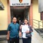 Korban Arisan bodong Kristina Wijayanti didampingi kuasa hukumnya Ardi Aprilianto SH, saat Laporan ke Polres Pasuruan. (Dok.Harianjatim.id)